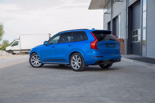 volvo-xc90-dobija-savrsenui-nijansu-plave