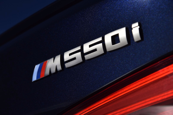 bmw-otkriva-nove-detalje-o-m550i-moedelu