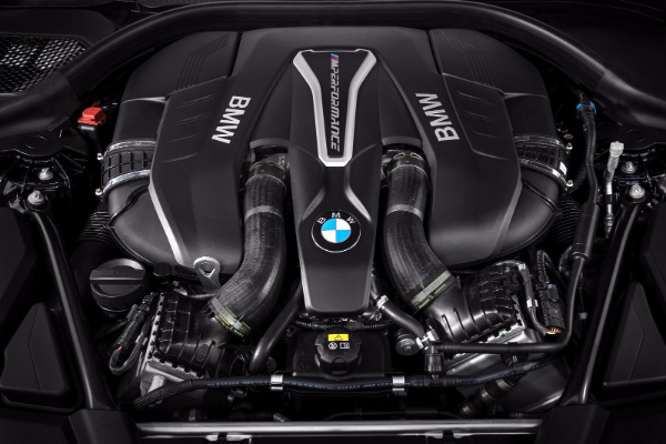 bmw-otkriva-nove-detalje-o-m550i-moedelu