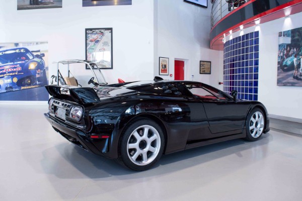 ultra-retki-bugatti-eb110-ss