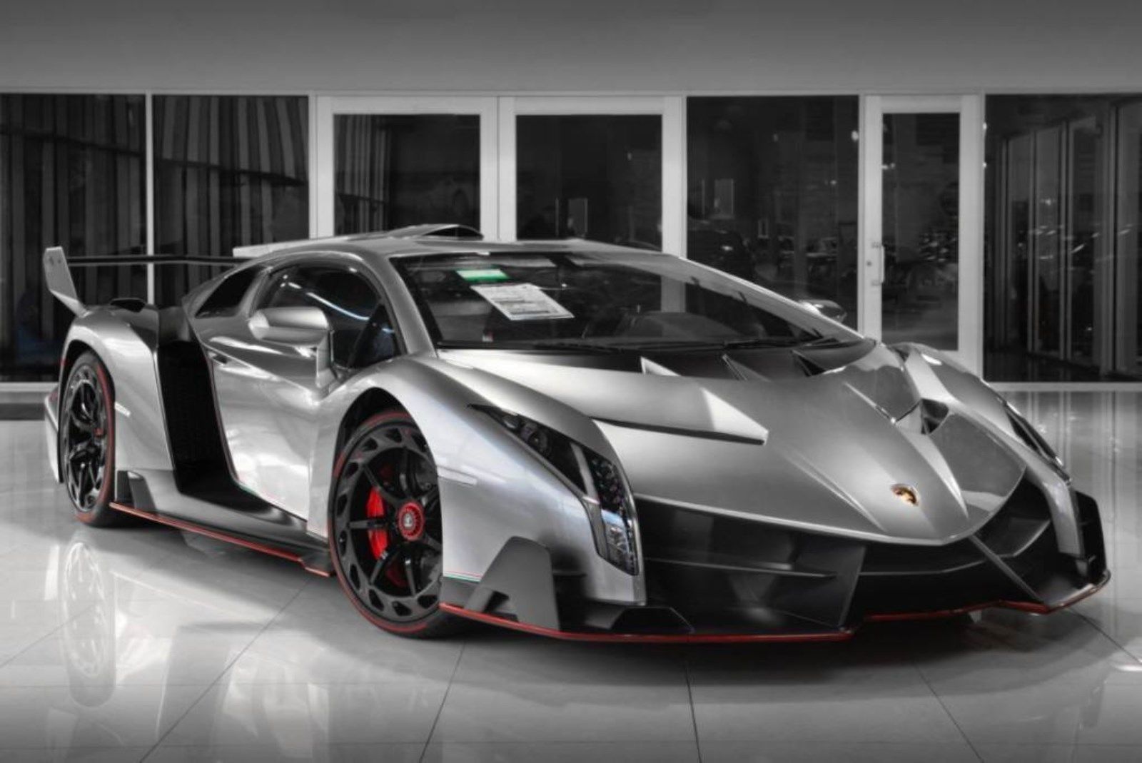 neko-zahteva-7876325€-za-nov-lamborghini-veneno-