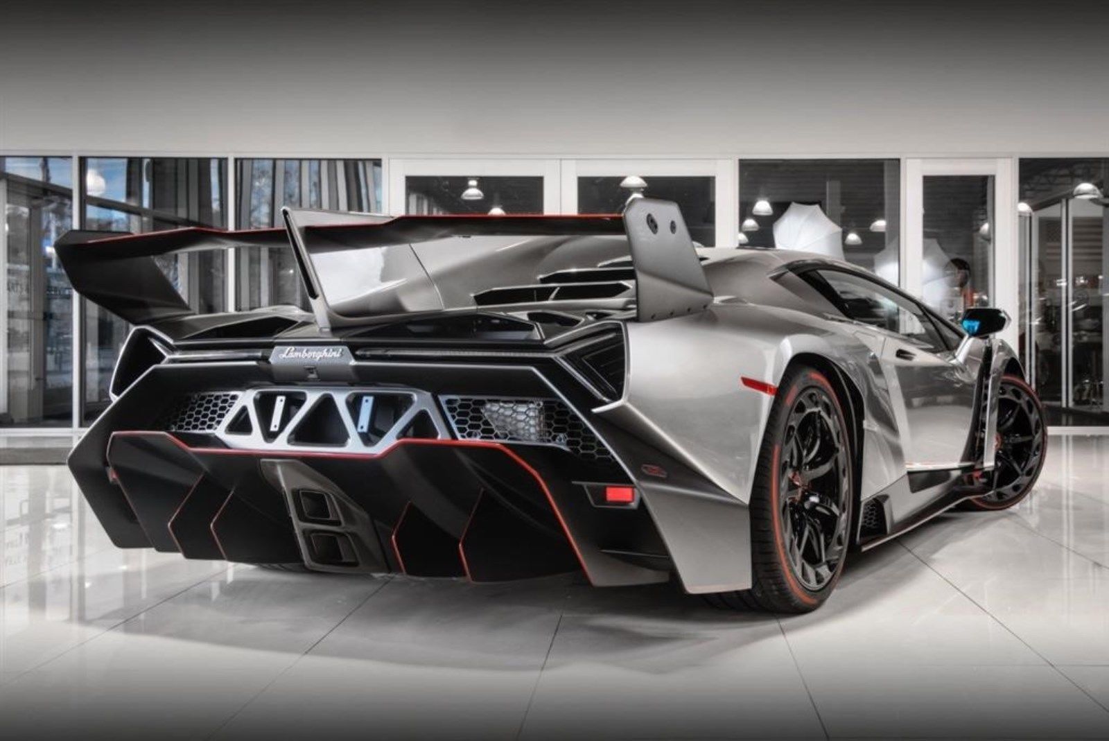 neko-zahteva-7876325€-za-nov-lamborghini-veneno-