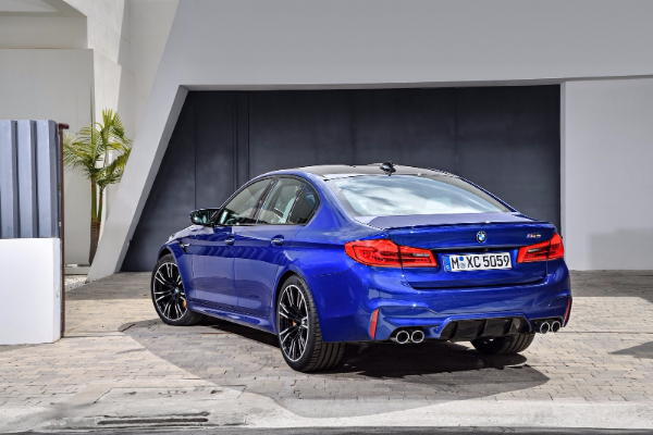 zvanicno-je-predstavljen-novi-bmw-m5