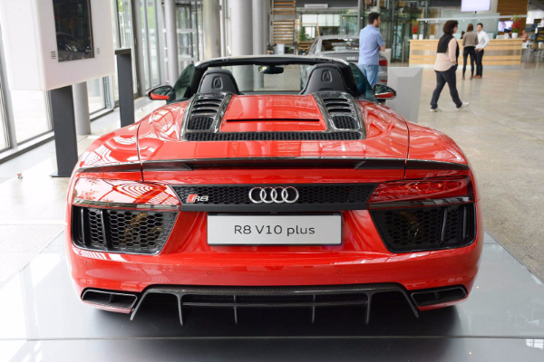 audi-r8-spyder-v10-plus-u-punom-sjaju