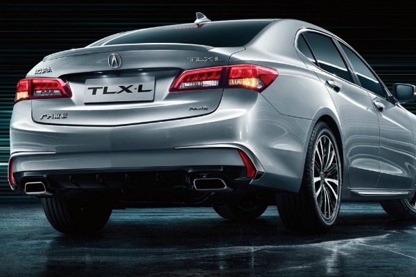 acura-tlx-l-pred-kineskim-debijem