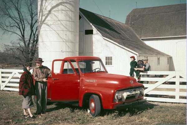 ford-proslavlja-vek-kreiranja-pikap-modela