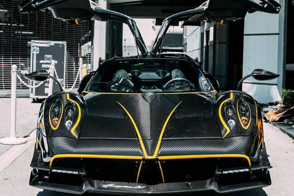 karbonski-pagani-huayra-bc-sa-zutim-akcentima-