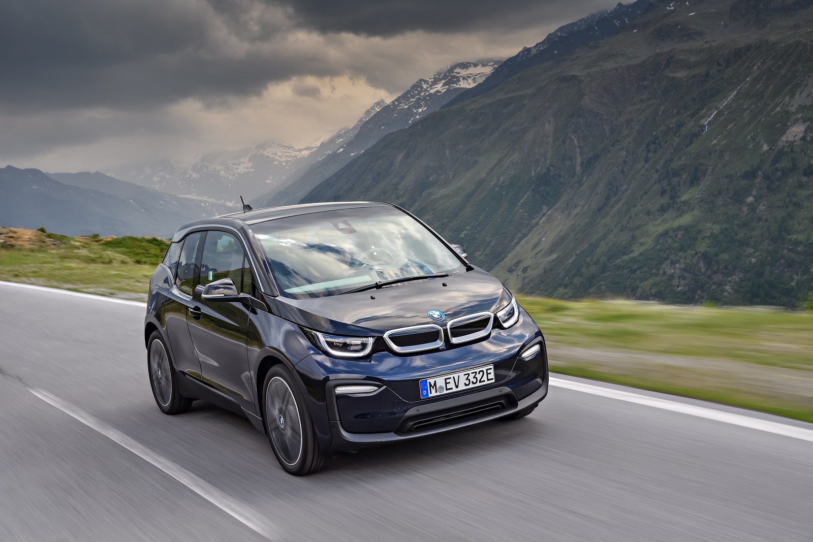 bmw-i3-i-i3s-debituje-sa-novim-motorom-i-sportskim-stilom