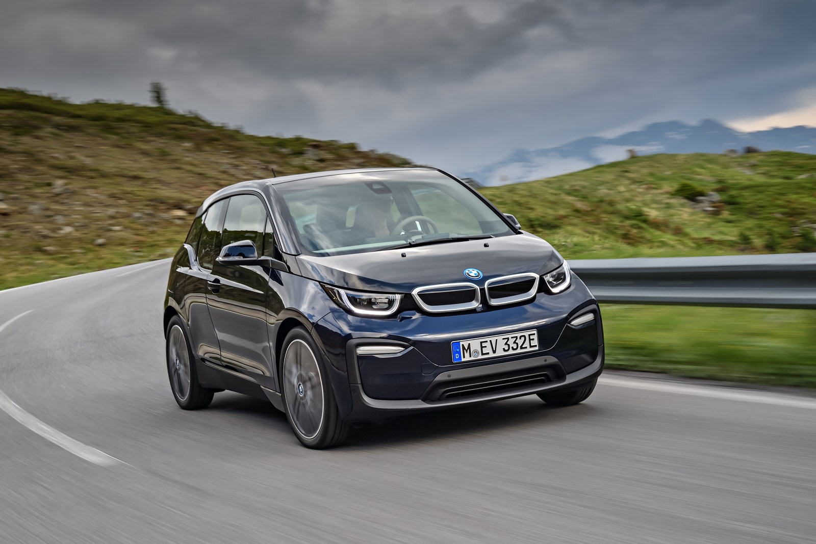 bmw-i3-i-i3s-debituje-sa-novim-motorom-i-sportskim-stilom