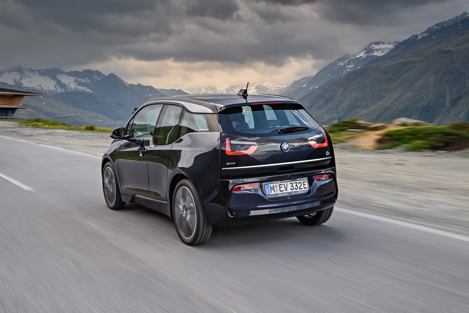 bmw-i3-i-i3s-debituje-sa-novim-motorom-i-sportskim-stilom