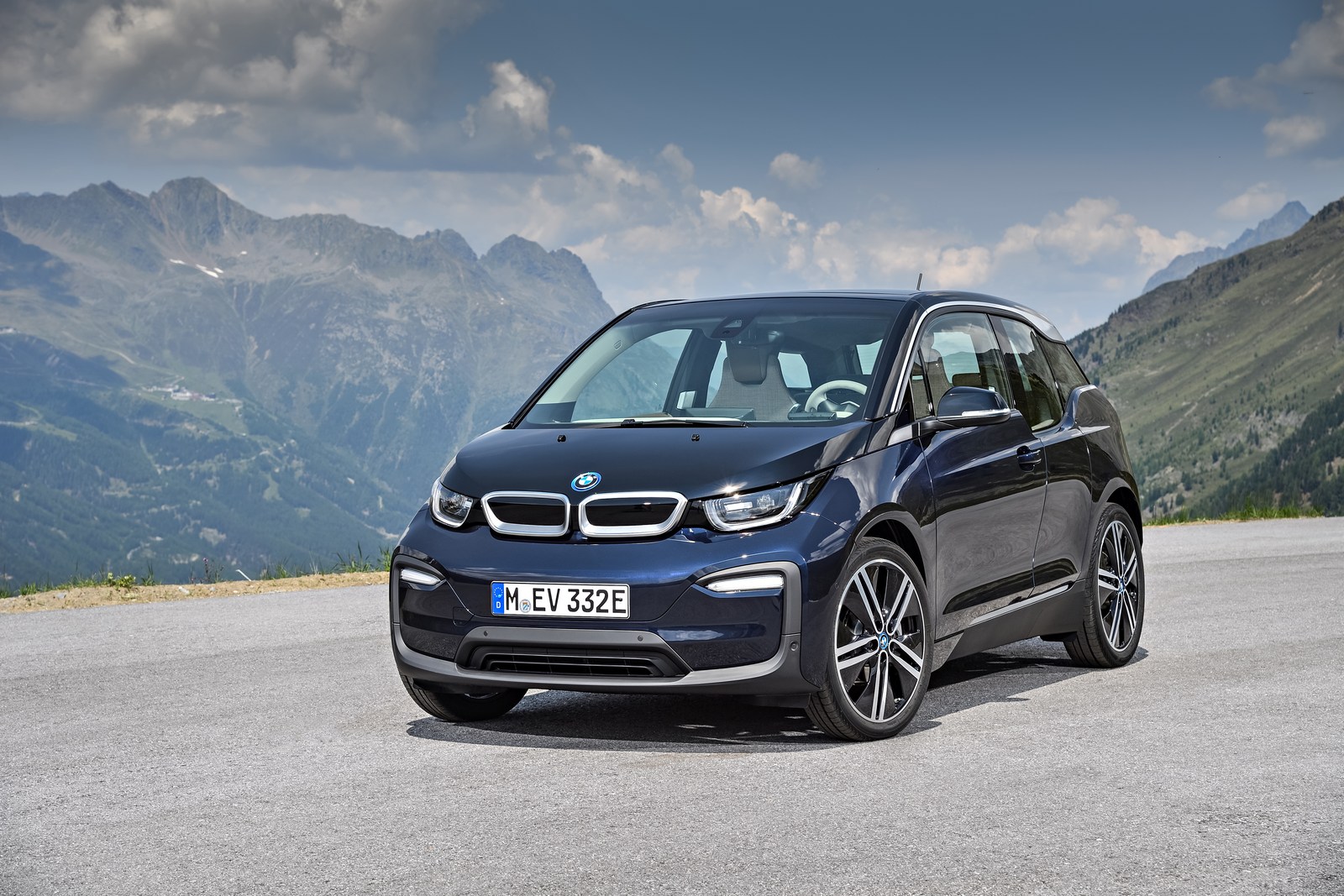 bmw-i3-i-i3s-debituje-sa-novim-motorom-i-sportskim-stilom