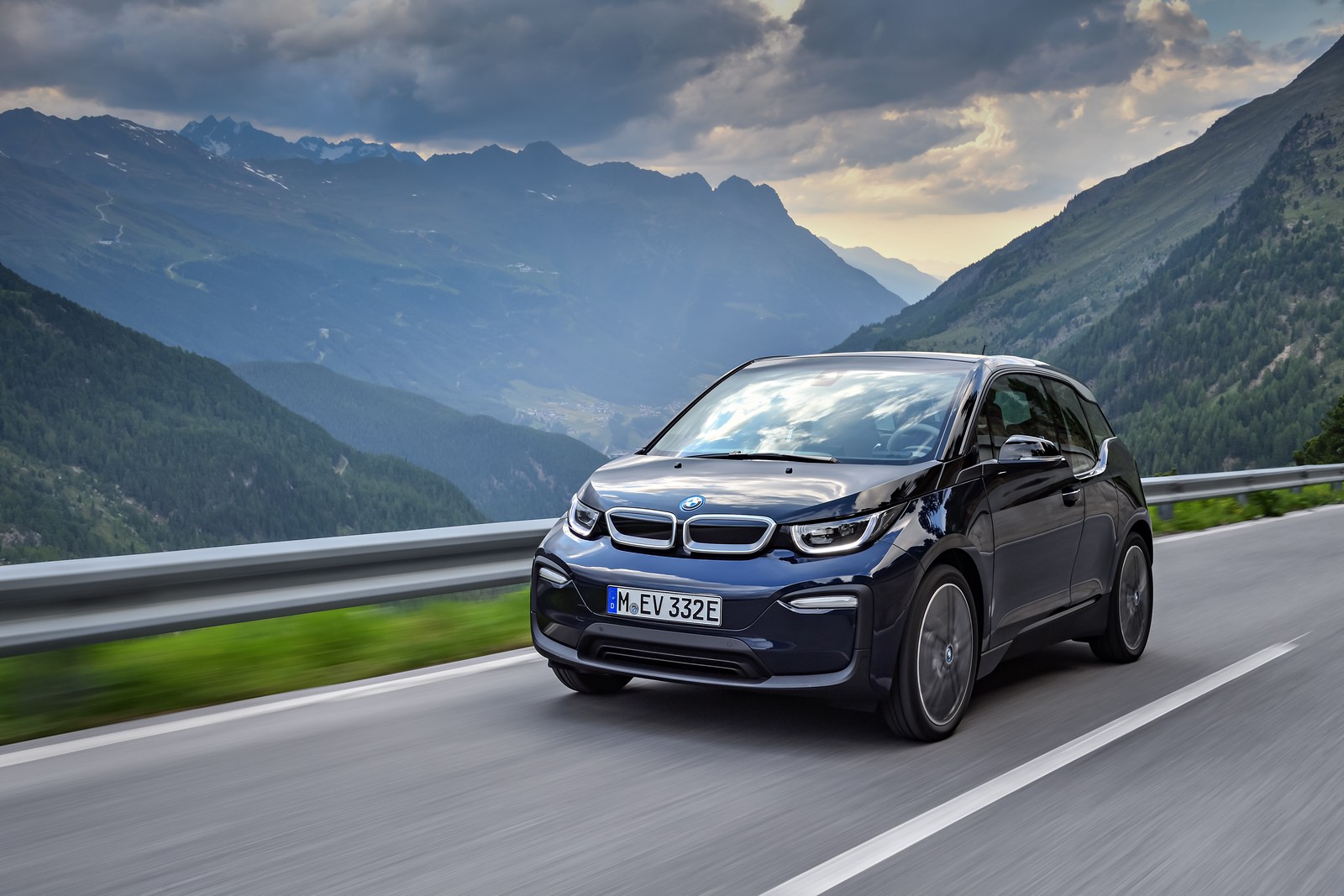 bmw-i3-i-i3s-debituje-sa-novim-motorom-i-sportskim-stilom