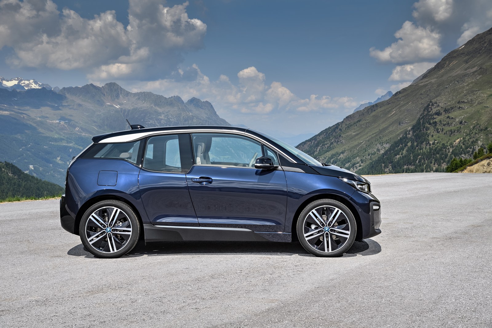 bmw-i3-i-i3s-debituje-sa-novim-motorom-i-sportskim-stilom