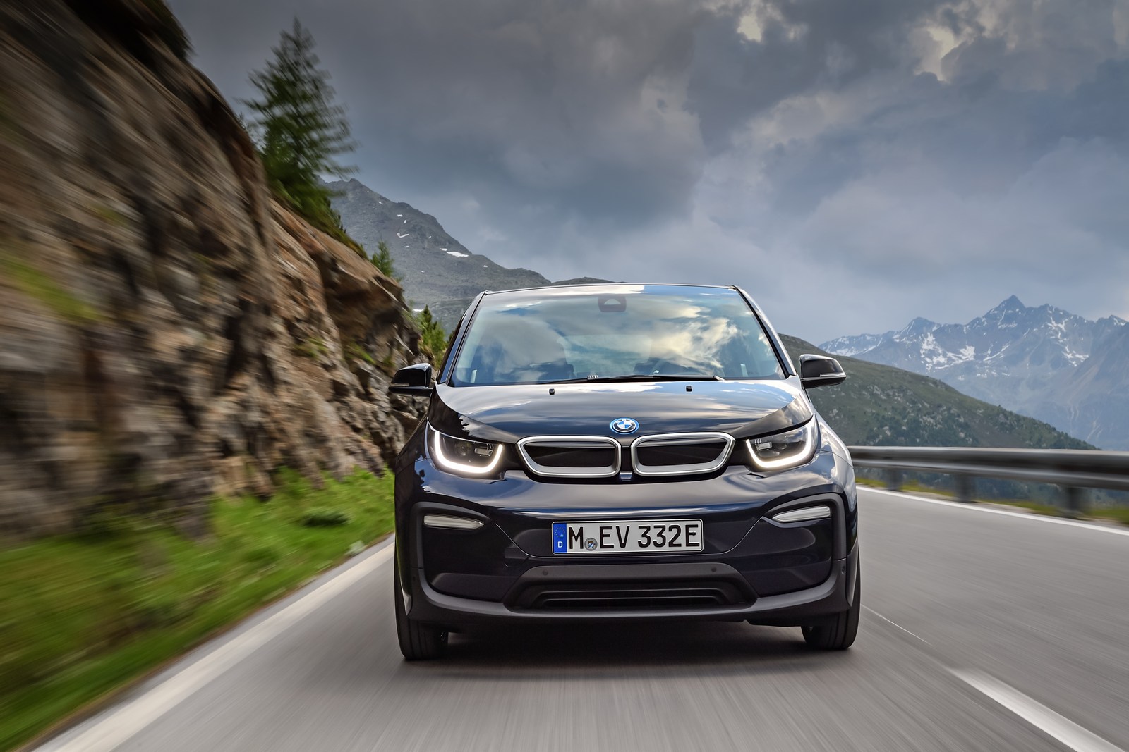 bmw-i3-i-i3s-debituje-sa-novim-motorom-i-sportskim-stilom