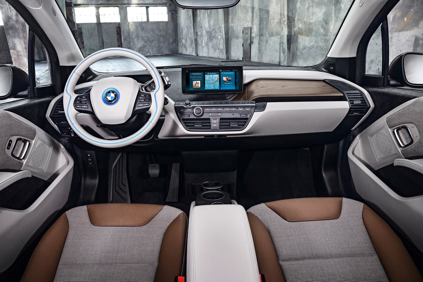 bmw-i3-i-i3s-debituje-sa-novim-motorom-i-sportskim-stilom