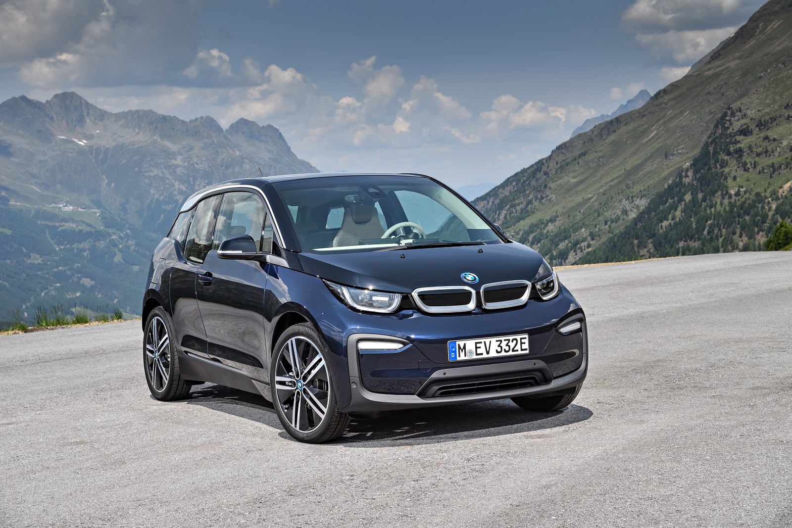 bmw-i3-i-i3s-debituje-sa-novim-motorom-i-sportskim-stilom