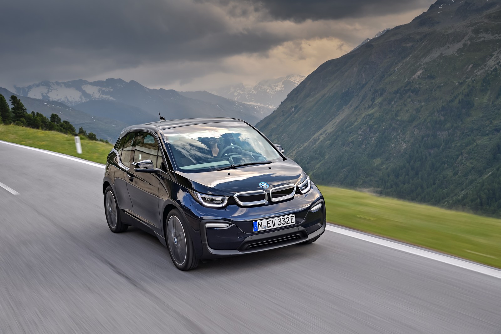 bmw-i3-i-i3s-debituje-sa-novim-motorom-i-sportskim-stilom