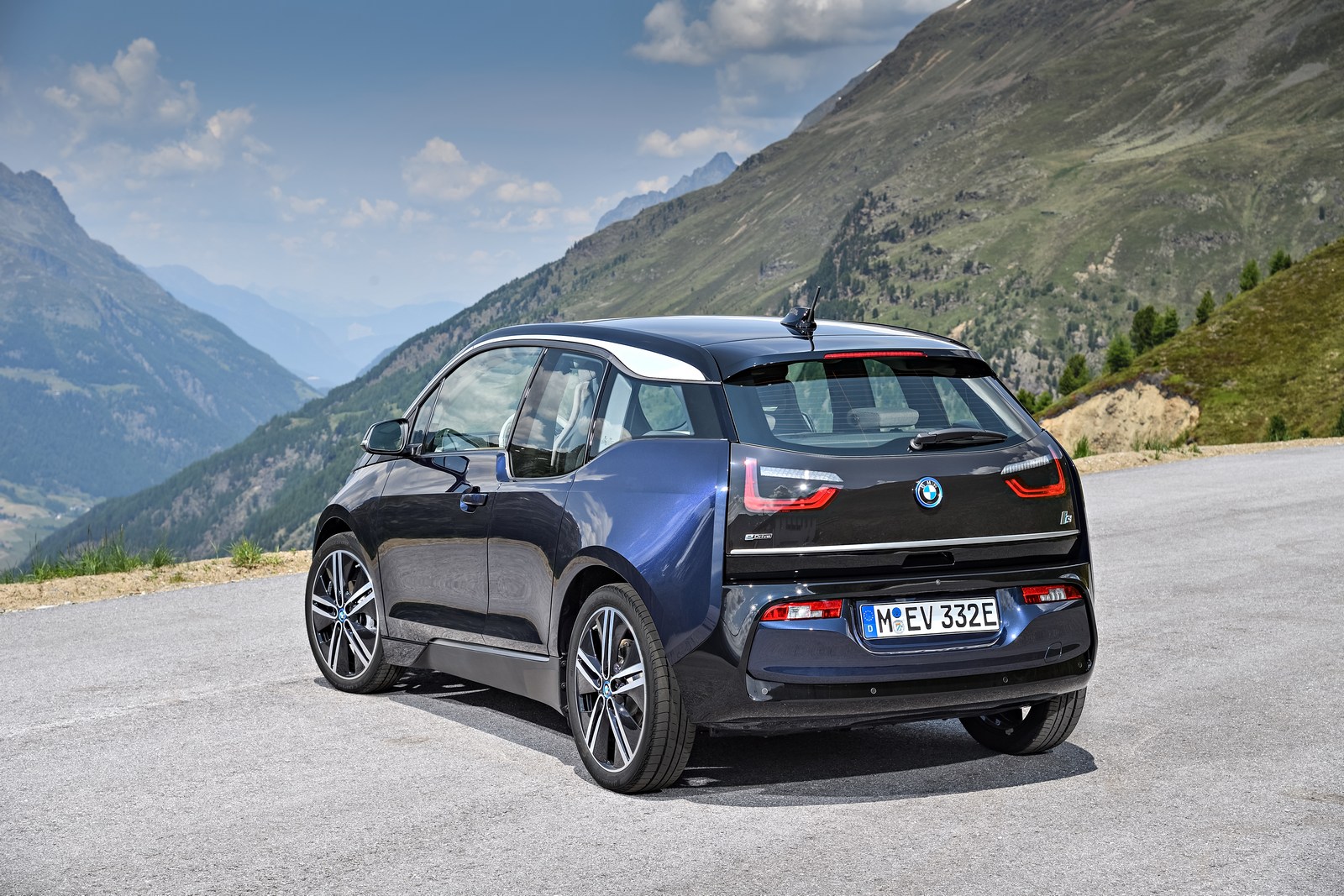 bmw-i3-i-i3s-debituje-sa-novim-motorom-i-sportskim-stilom