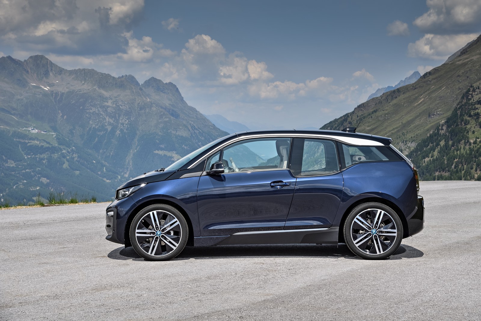 bmw-i3-i-i3s-debituje-sa-novim-motorom-i-sportskim-stilom