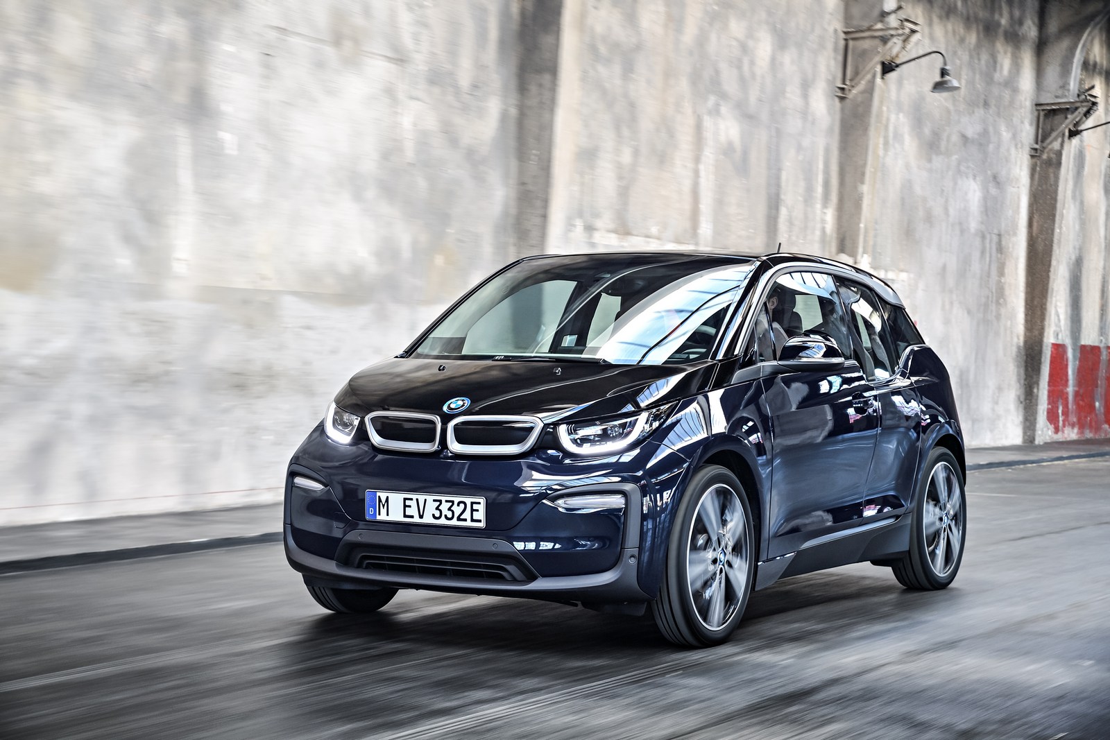 bmw-i3-i-i3s-debituje-sa-novim-motorom-i-sportskim-stilom