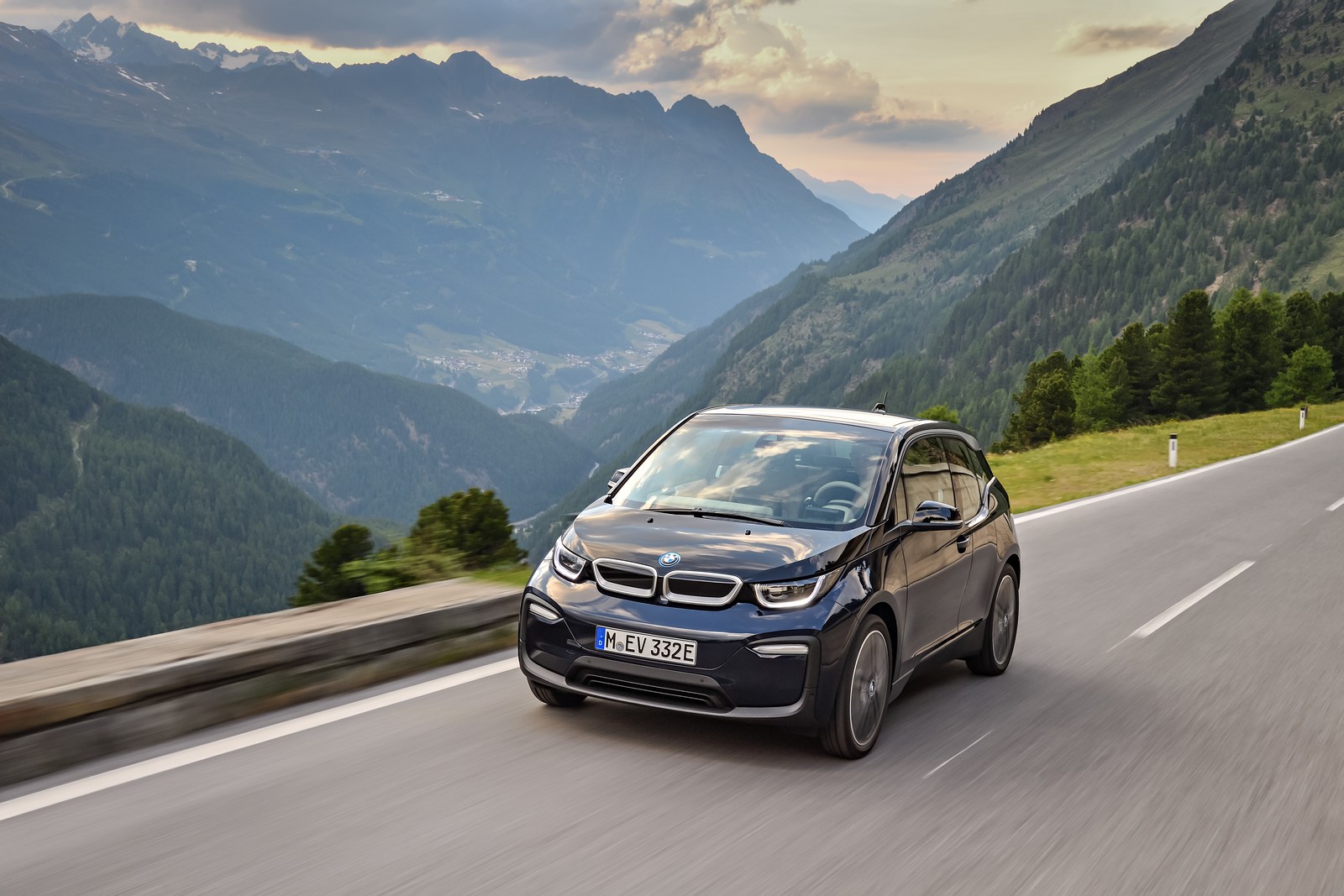 bmw-i3-i-i3s-debituje-sa-novim-motorom-i-sportskim-stilom