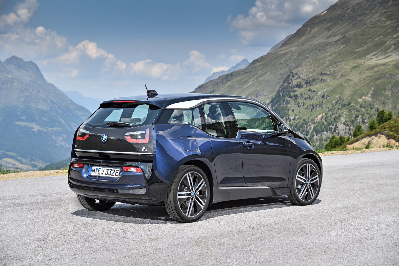 bmw-i3-i-i3s-debituje-sa-novim-motorom-i-sportskim-stilom