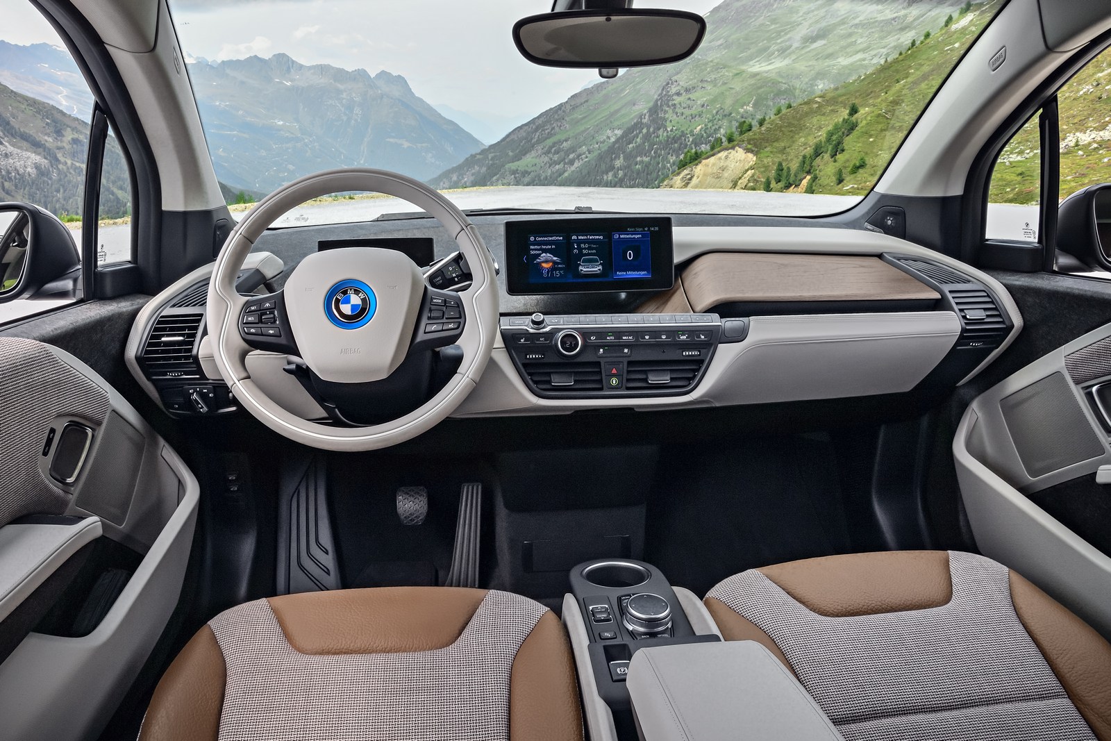 bmw-i3-i-i3s-debituje-sa-novim-motorom-i-sportskim-stilom