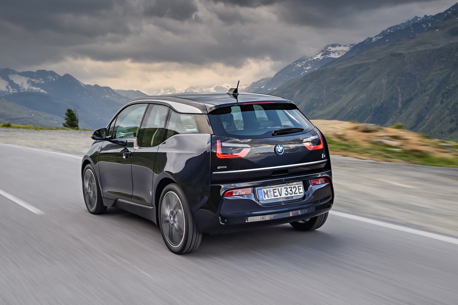 bmw-i3-i-i3s-debituje-sa-novim-motorom-i-sportskim-stilom