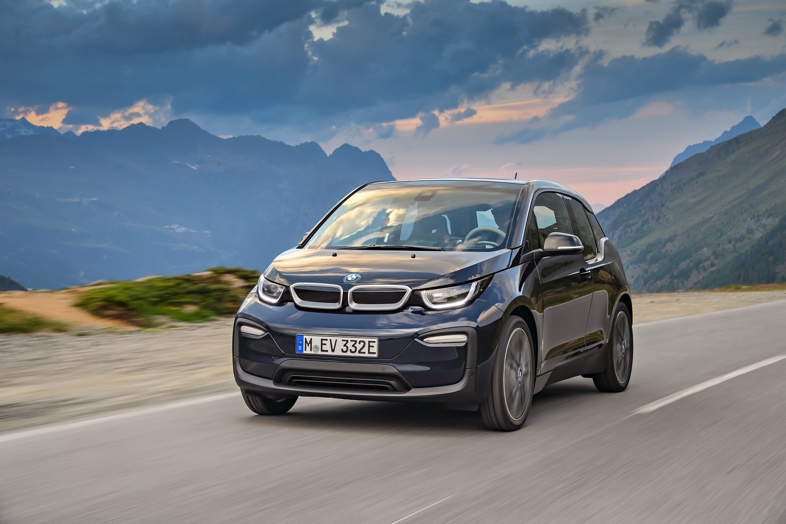 bmw-i3-i-i3s-debituje-sa-novim-motorom-i-sportskim-stilom