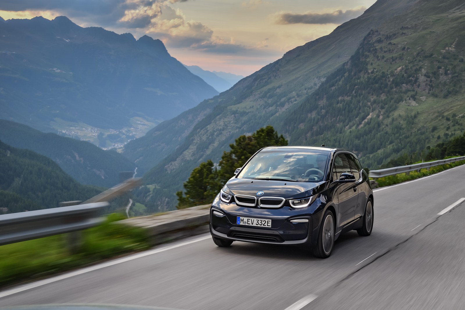 bmw-i3-i-i3s-debituje-sa-novim-motorom-i-sportskim-stilom