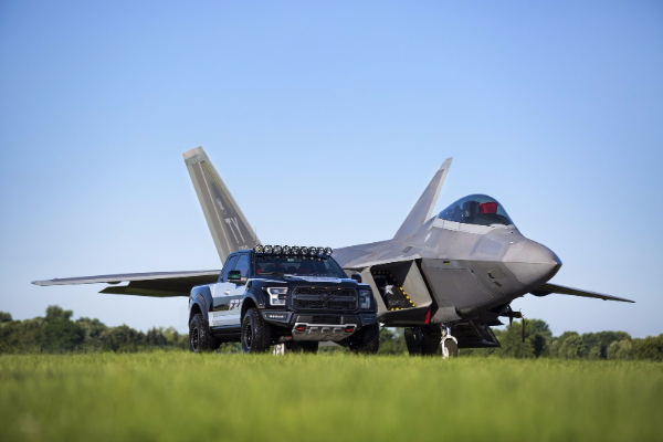 ford-f-22-f-150-raptor-vredan-300000$