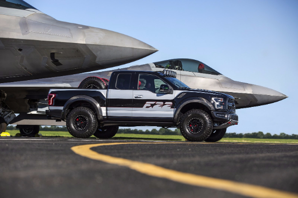 ford-f-22-f-150-raptor-vredan-300000$