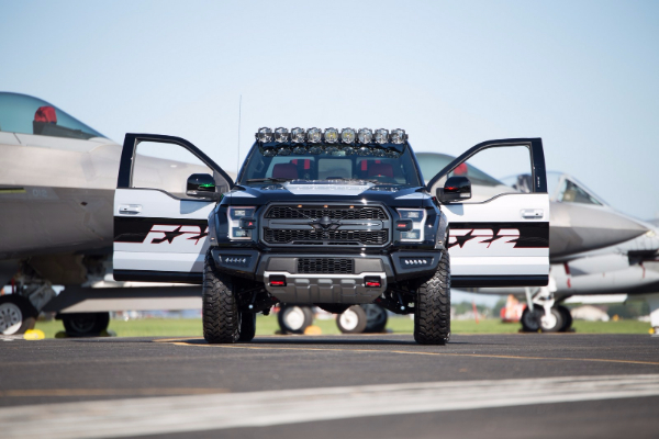 ford-f-22-f-150-raptor-vredan-300000$