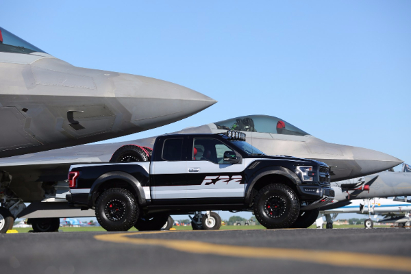 ford-f-22-f-150-raptor-vredan-300000$