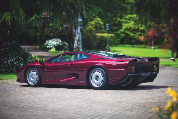 izuzetni-jaguar-xj220