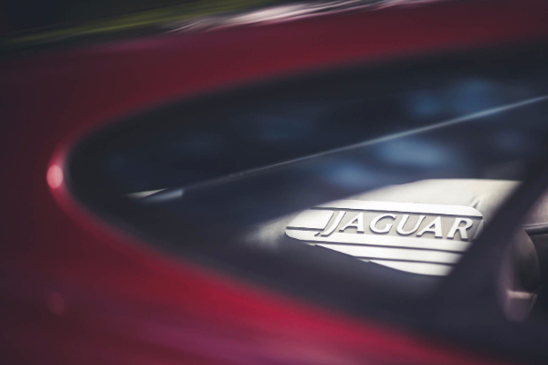 izuzetni-jaguar-xj220