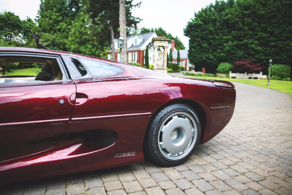 izuzetni-jaguar-xj220