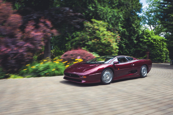 izuzetni-jaguar-xj220