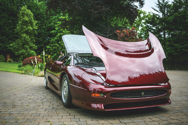 izuzetni-jaguar-xj220