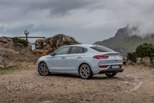 hyundai-i30-fastback-startuje-sa-pohodom-na-evropu