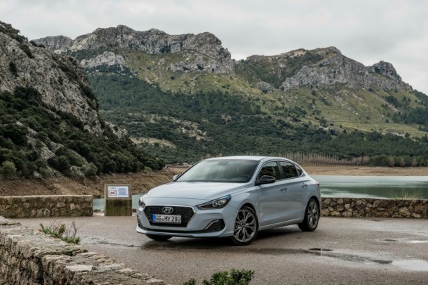 hyundai-i30-fastback-startuje-sa-pohodom-na-evropu