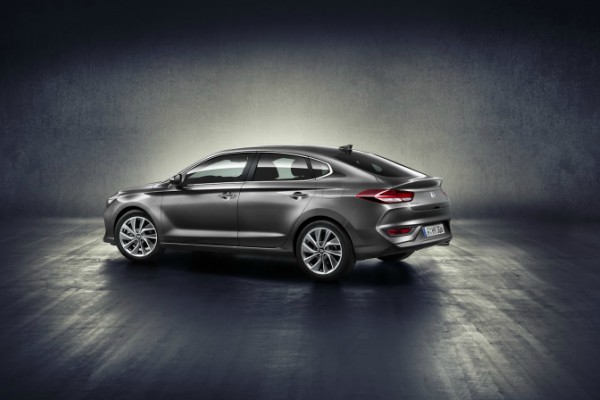 hyundai-i30-fastback-startuje-sa-pohodom-na-evropu