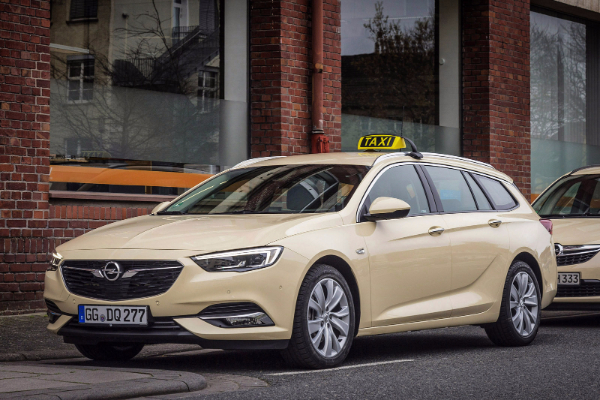 opel-insignia-tourer-izgleda-savrseno-u-taksi-varijanti