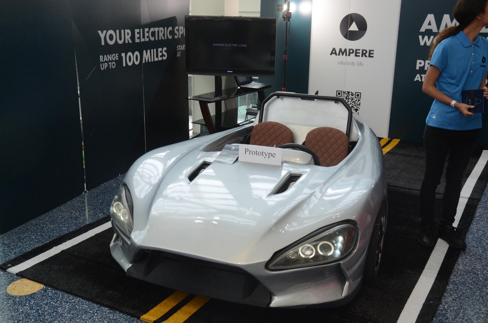 ampere-motor-predstavlja-novi-elektricni-roadste-na-tri-tocka