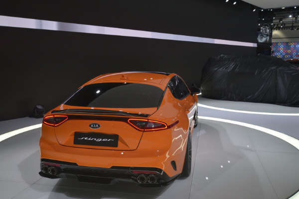 kia-stinger-zeli-da-bude-najbolji-model-na-dva-kontinenta