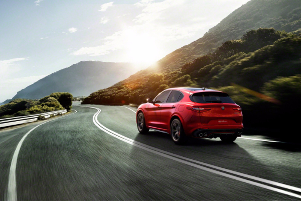 alfa-romeo-stelvio-qv-podize-prasinu-u-Cikagu