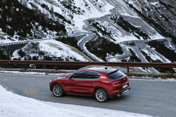 nova-alfa-romeo-stelvio-suv