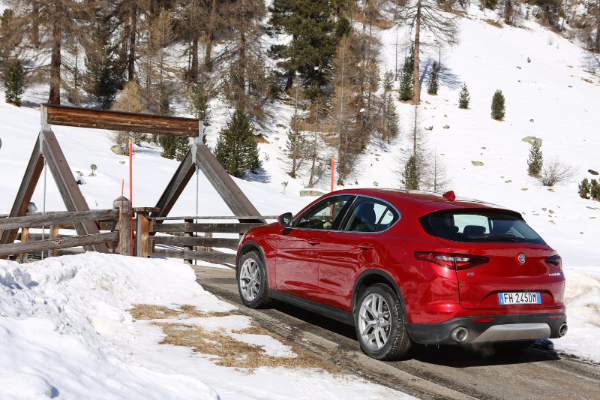 nova-alfa-romeo-stelvio-suv