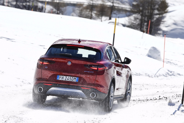 nova-alfa-romeo-stelvio-suv