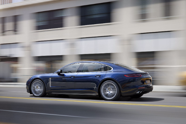 porsche-panamera-v8-hybrid-en-route-visokih-performansi